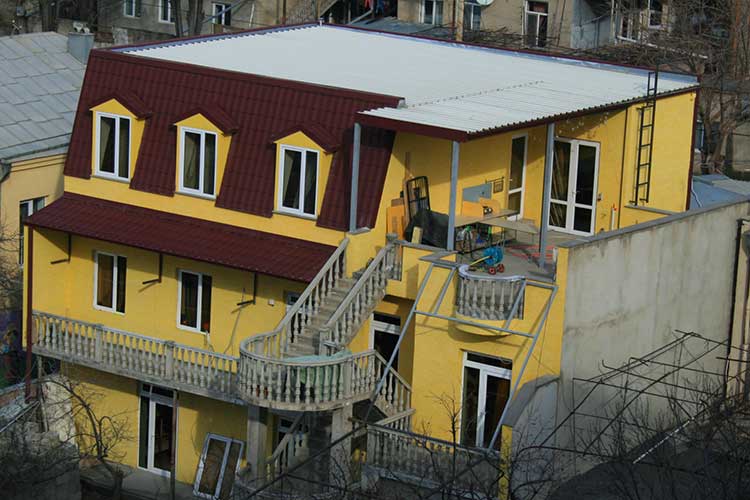 New color and a balcony for the building of Why Me Tbilisi