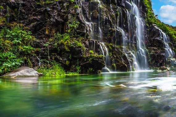 Het Dashbashi ravijn en watervallen
